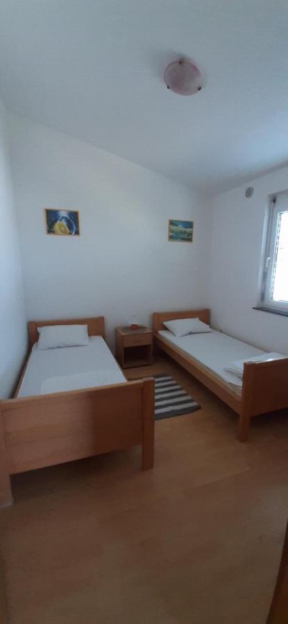 Villa Dobra Family Apartments Vir Buitenkant foto