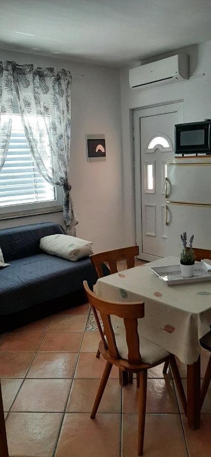 Villa Dobra Family Apartments Vir Buitenkant foto