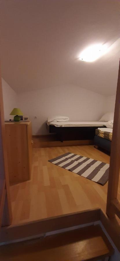 Villa Dobra Family Apartments Vir Buitenkant foto