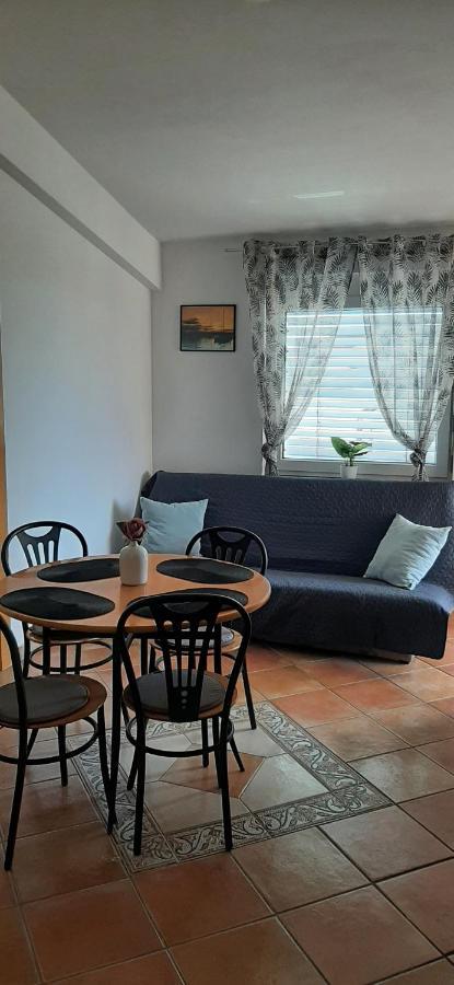 Villa Dobra Family Apartments Vir Buitenkant foto