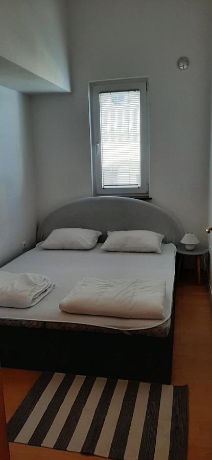 Villa Dobra Family Apartments Vir Buitenkant foto