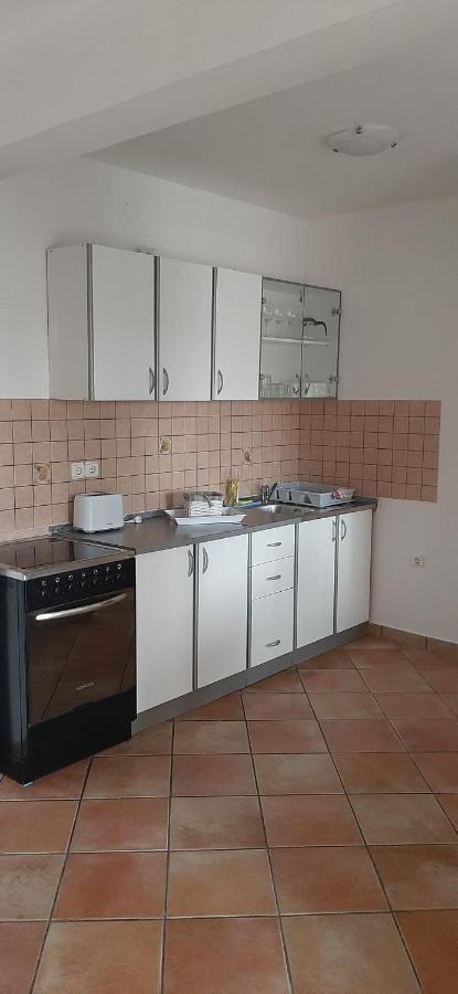 Villa Dobra Family Apartments Vir Buitenkant foto
