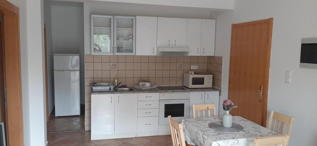 Villa Dobra Family Apartments Vir Buitenkant foto