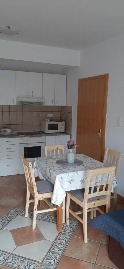 Villa Dobra Family Apartments Vir Buitenkant foto